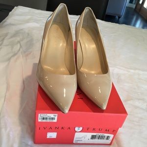 Nude patent leather pumps Size: 8